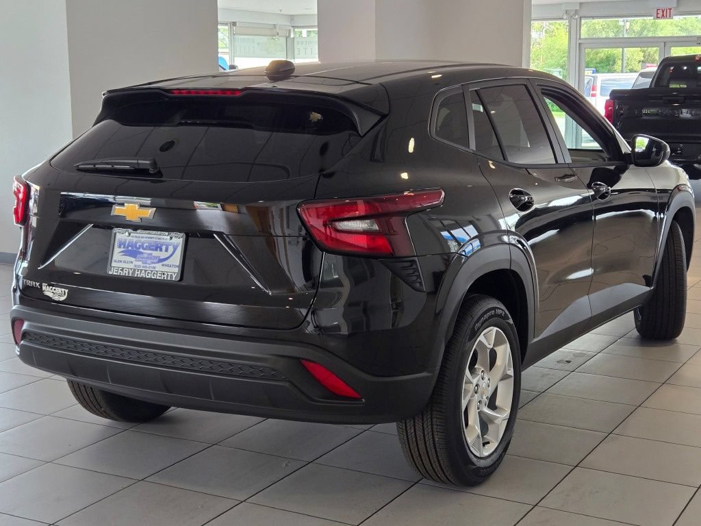 New 2026 Chevrolet Trax LS w/ LS Convenience Package FWD image 9