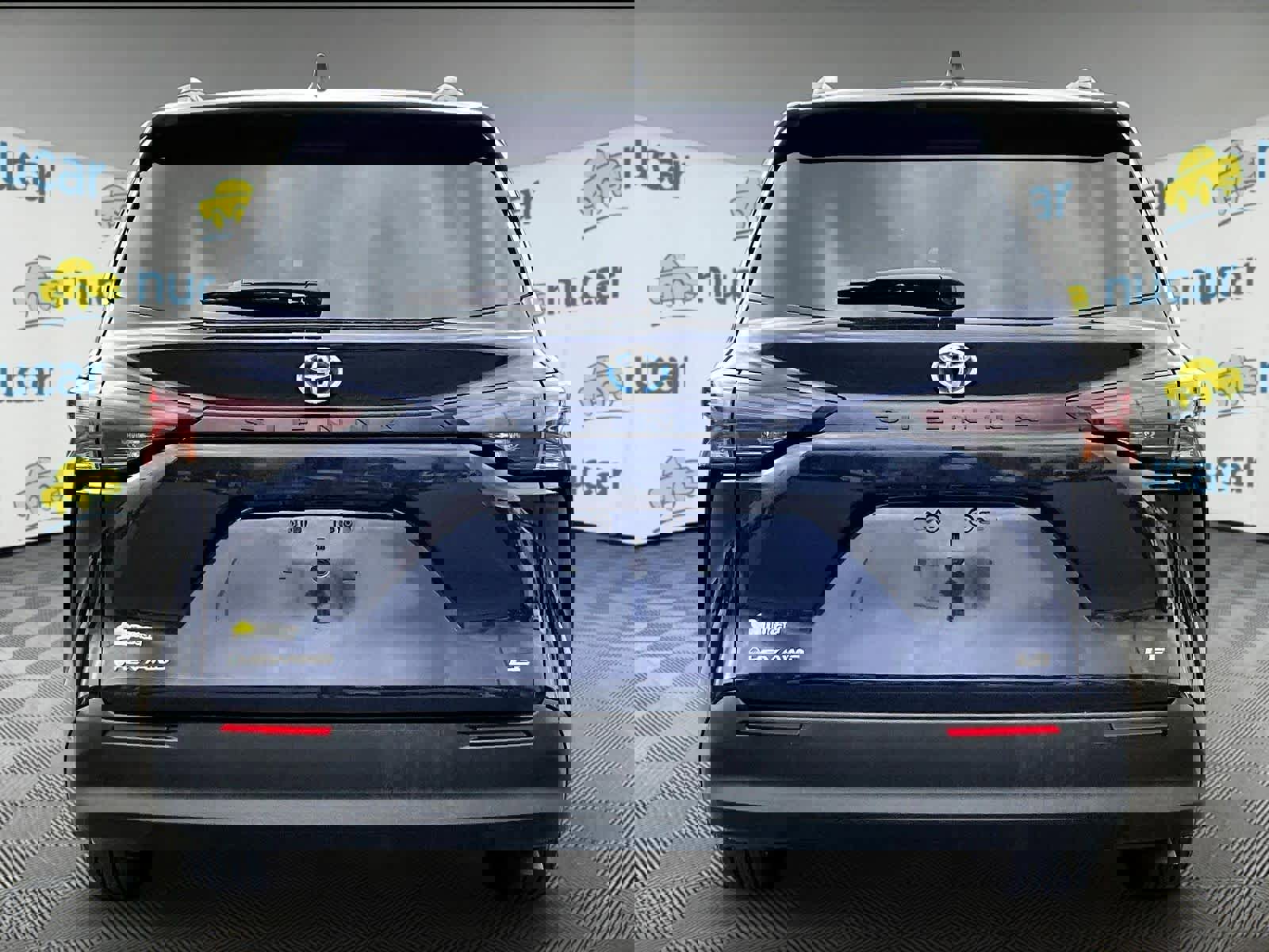 Used 2025 Toyota Sienna LE image 5