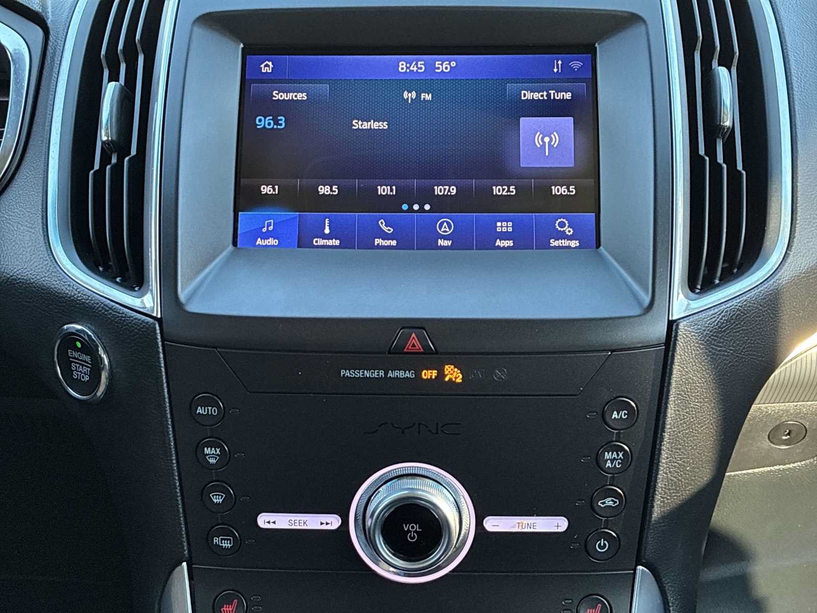 Used 2020 Ford Edge Titanium w/ Class II Trailer Tow Package AWD/4WD image 12