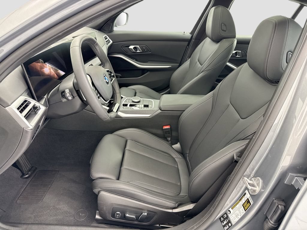 Used 2025 BMW 330i xDrive Sedan w/ M Sport Package AWD/4WD image 18