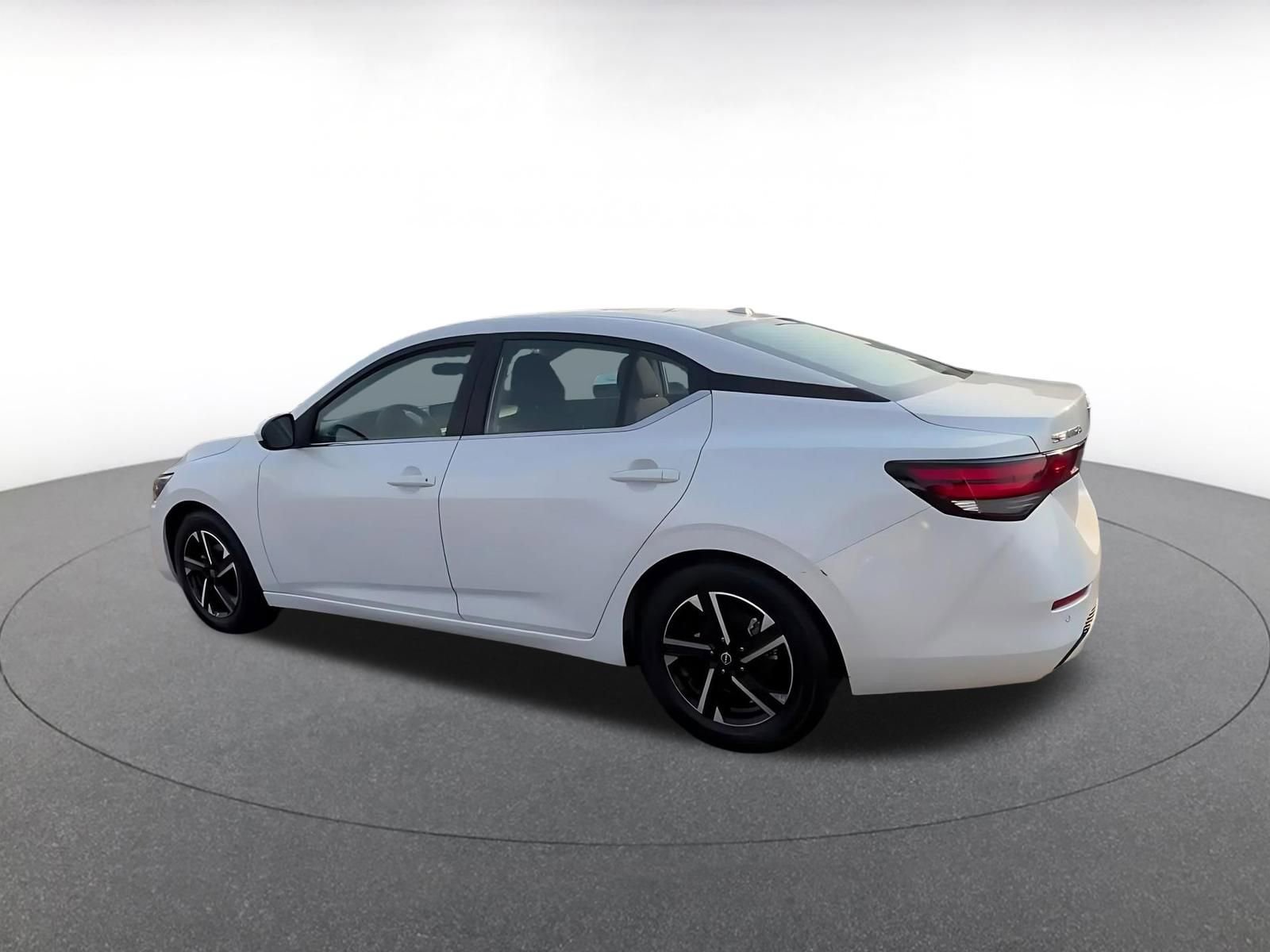 Used 2024 Nissan Sentra SV FWD image 10
