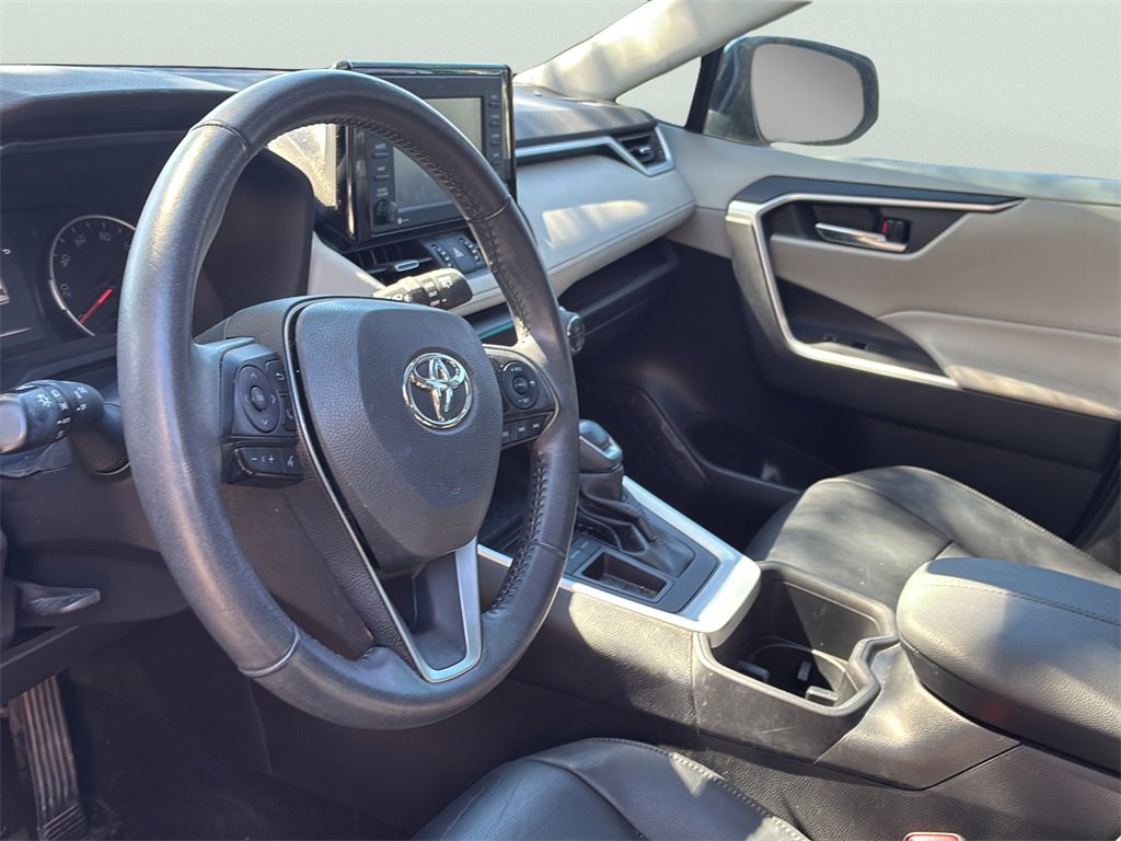Used 2022 Toyota RAV4 XLE Premium image 27