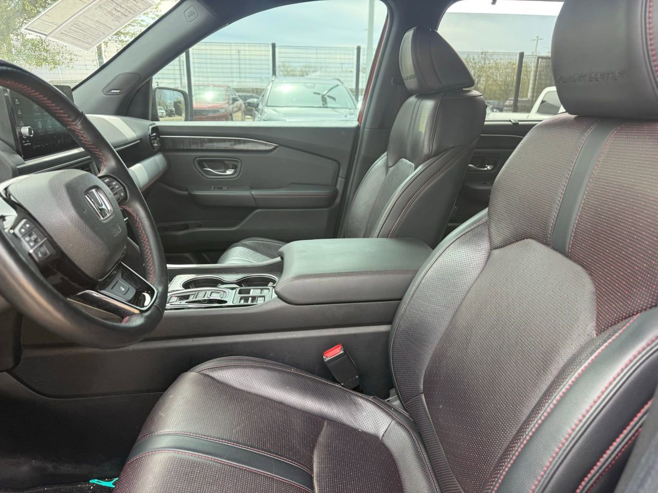 Used 2025 Honda Pilot Black Edition image 10