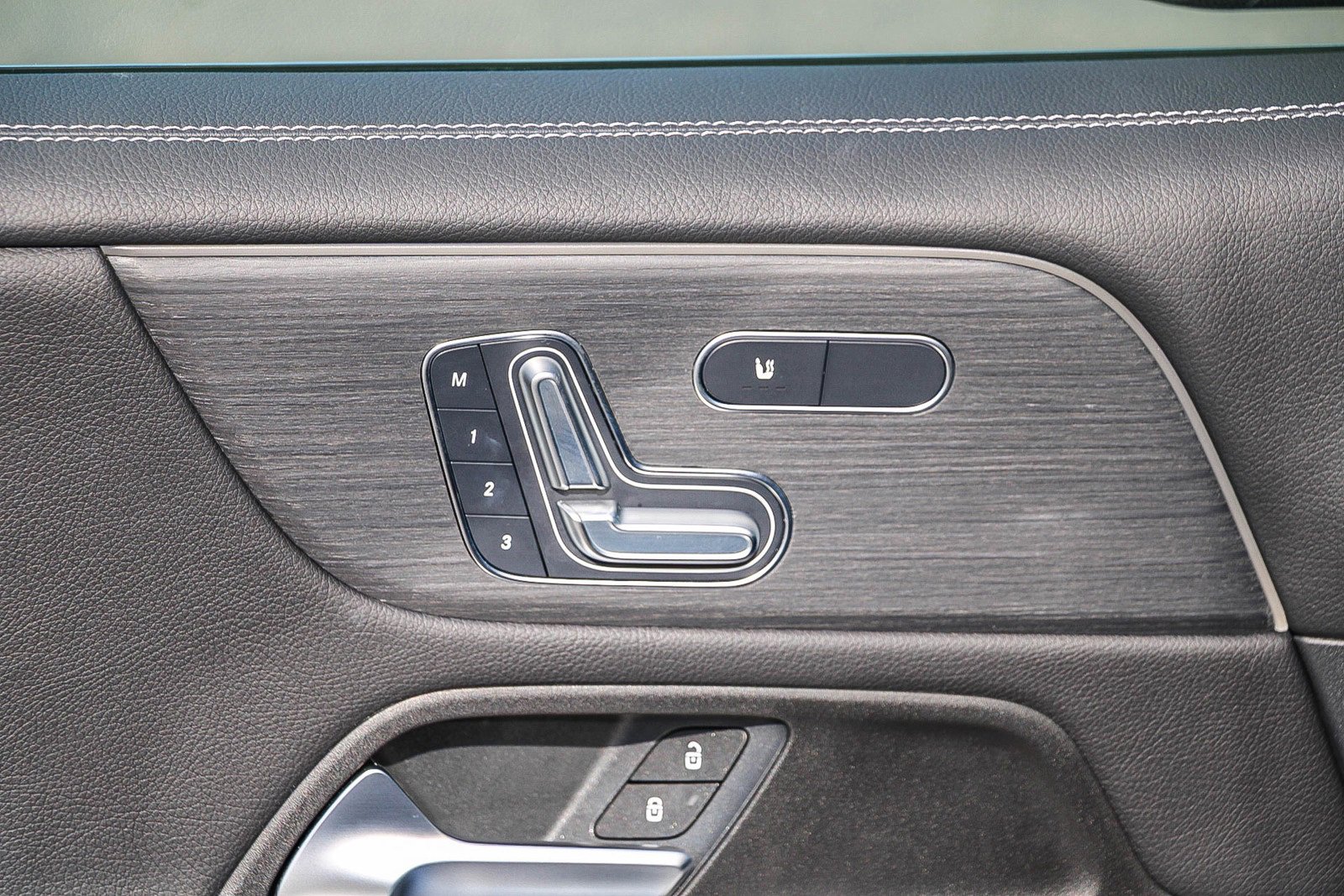 Certified 2025 Mercedes-Benz GLB 250 4MATIC image 21