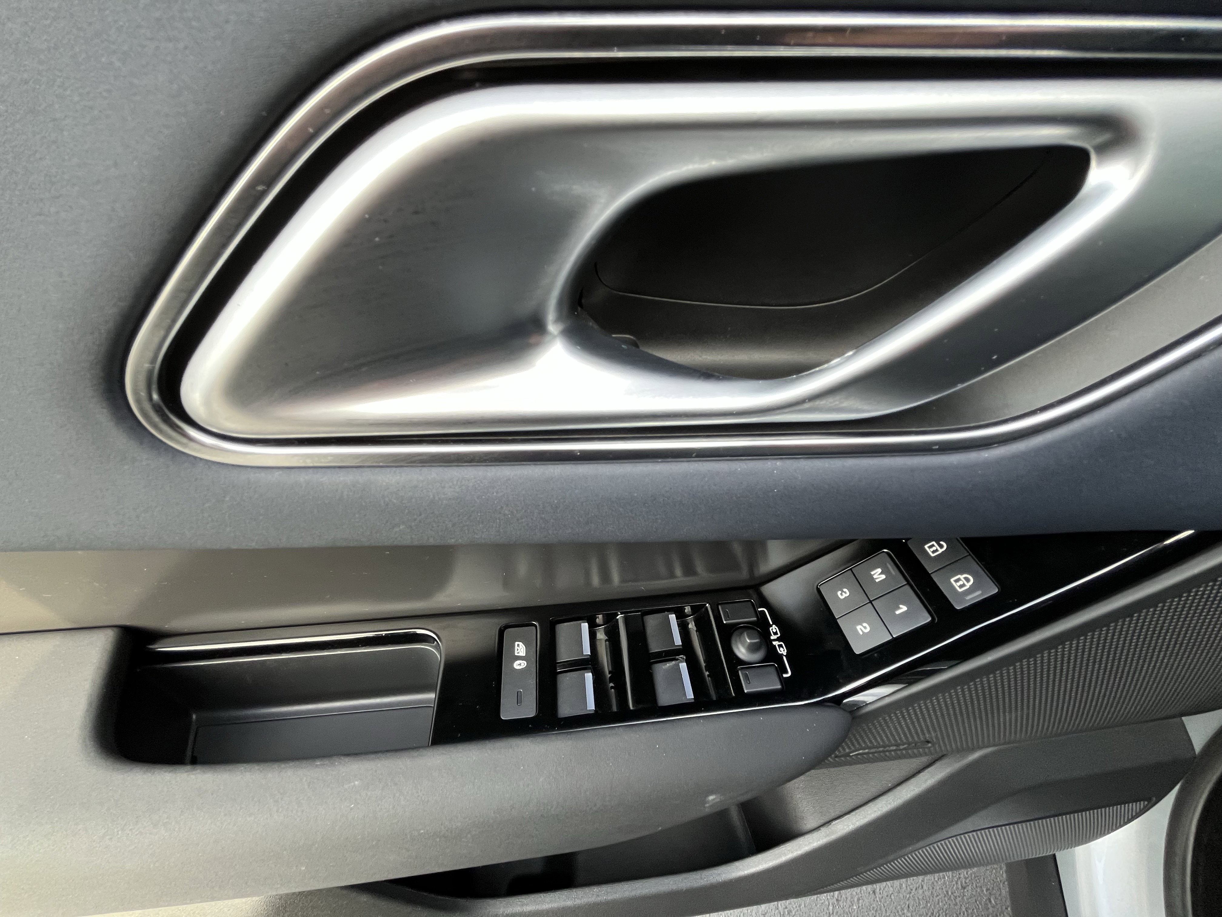 Certified 2024 Land Rover Range Rover Velar Dynamic SE image 15