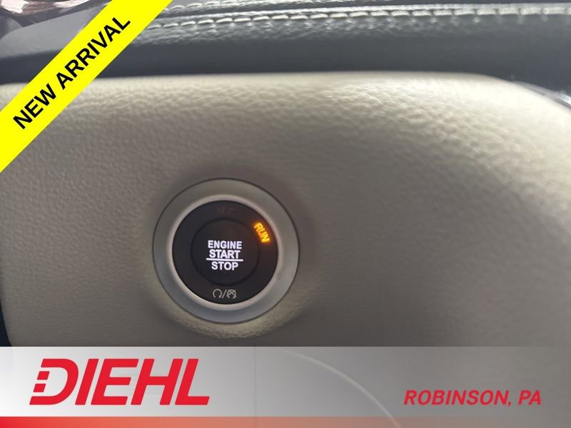 Used 2023 Chrysler Pacifica Limited w/ Uconnect Theater Family Group image 30