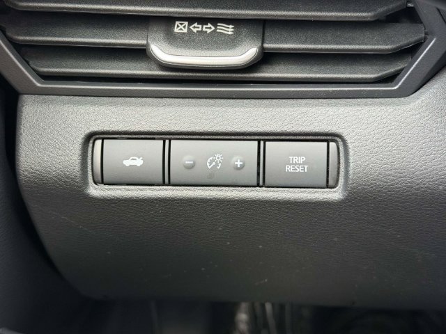 Used 2024 Nissan Altima 2.5 SV FWD image 25