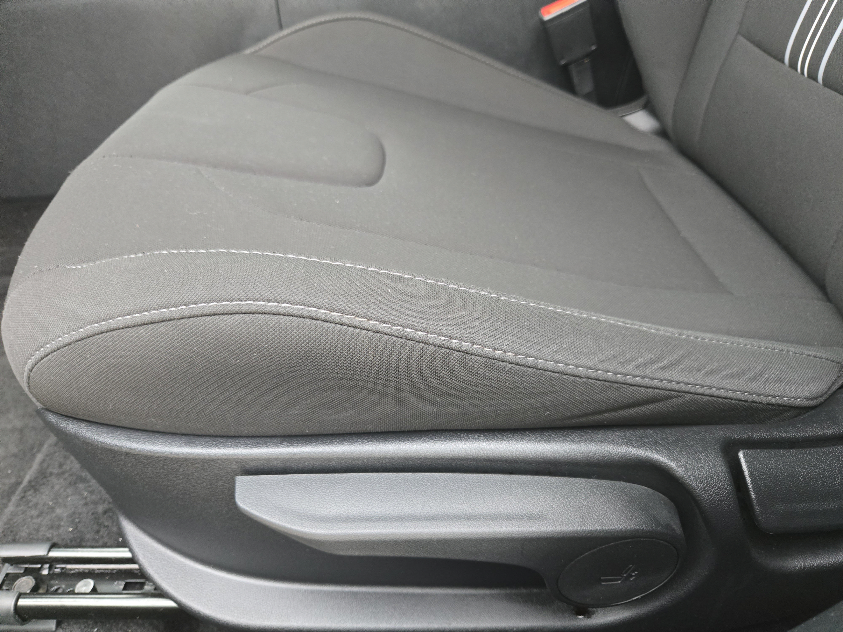 Used 2025 Hyundai Elantra Hybrid FWD image 22