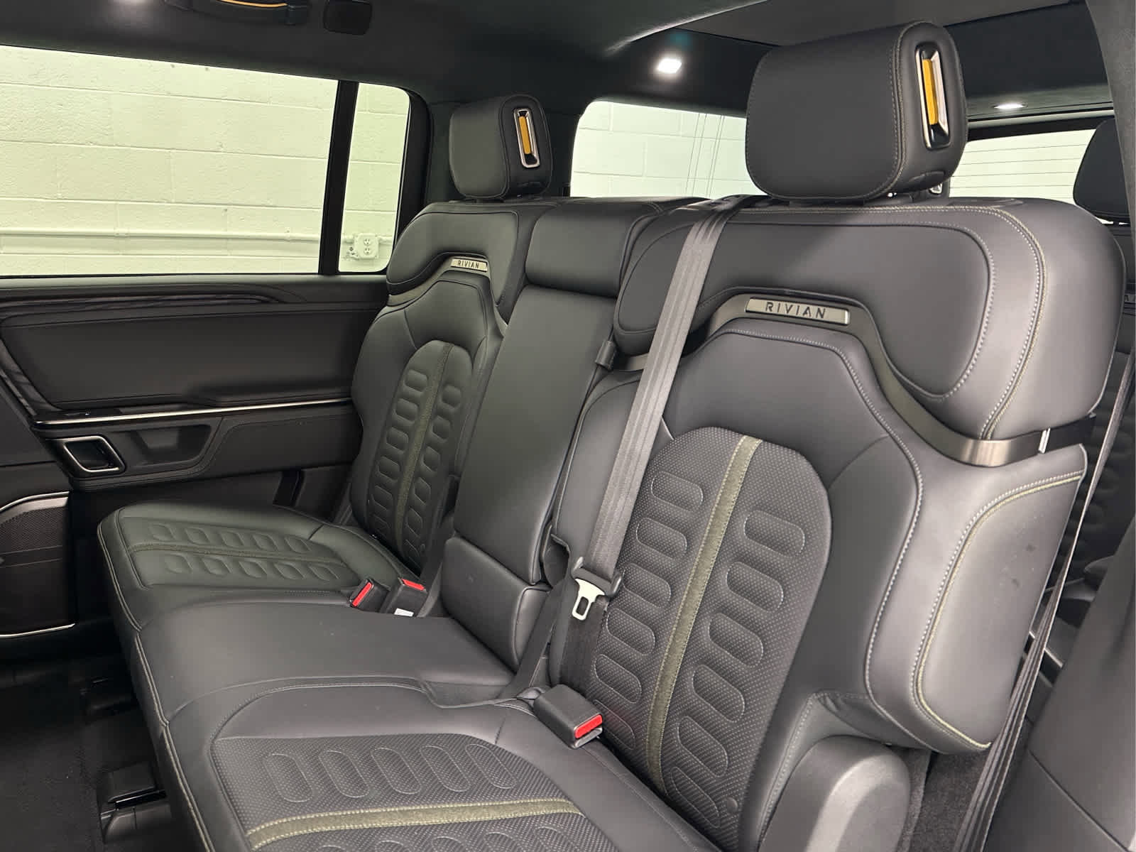 Used 2024 Rivian R1S Adventure image 16