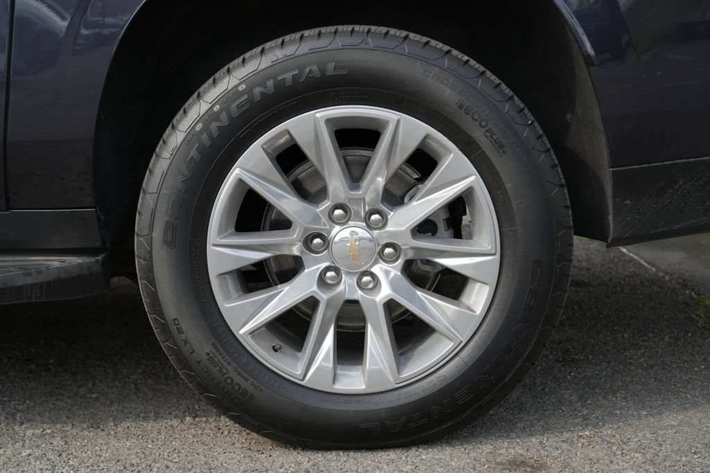 Used 2025 Chevrolet Suburban Premier AWD/4WD image 14