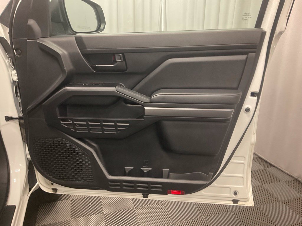 Used 2025 Toyota Tacoma SR5 AWD/4WD image 25