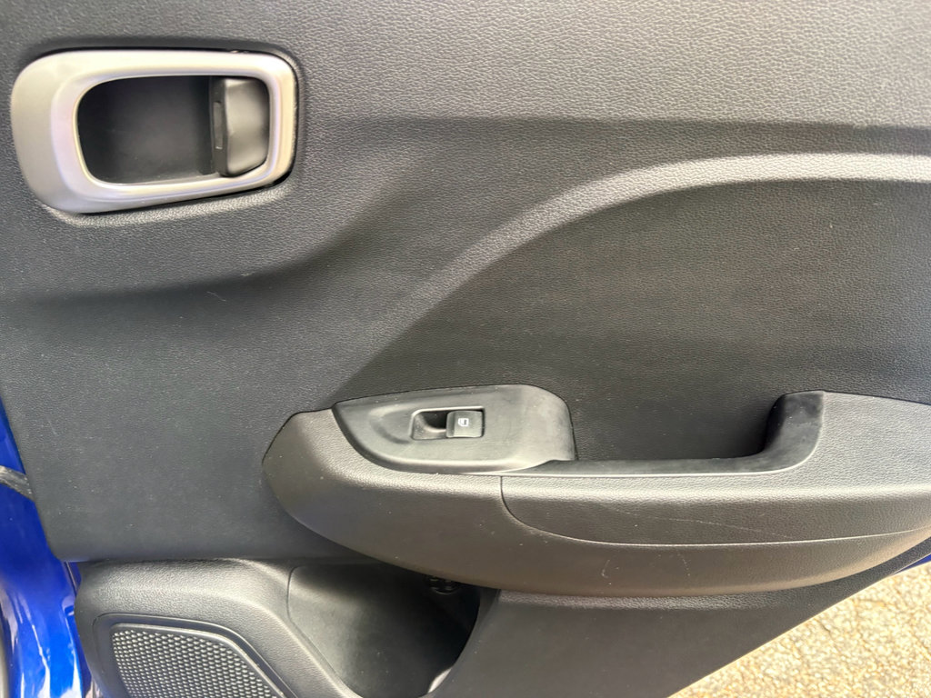Used 2025 Hyundai Venue SEL FWD image 23