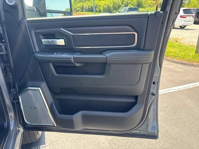 New 2026 RAM 2500 Laramie AWD/4WD image 9