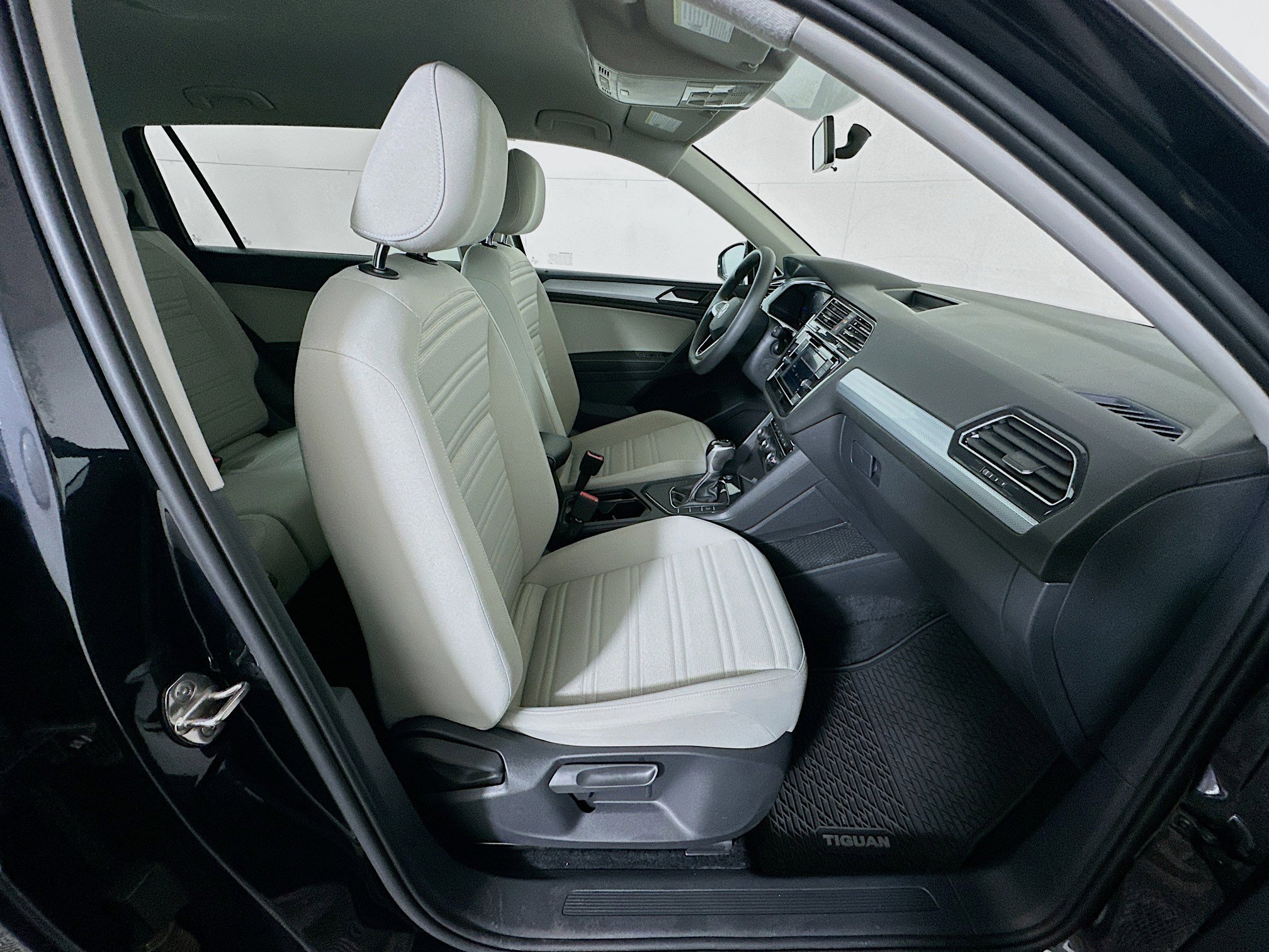 Used 2022 Volkswagen Tiguan S FWD image 32