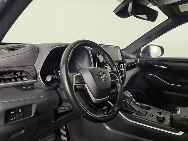 Used 2025 Toyota Highlander XSE AWD/4WD image 15