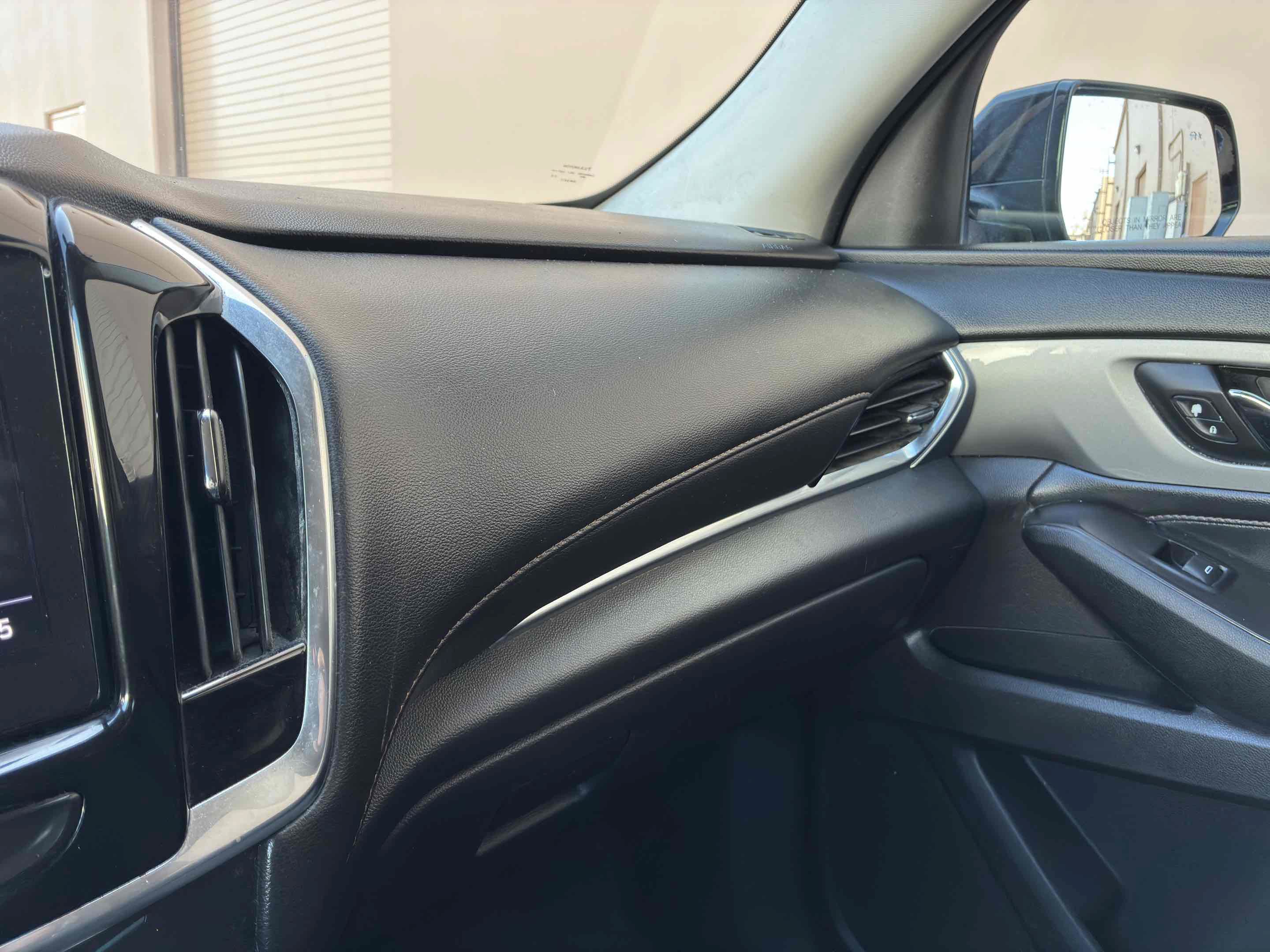 Used 2020 Chevrolet Traverse LT FWD image 28