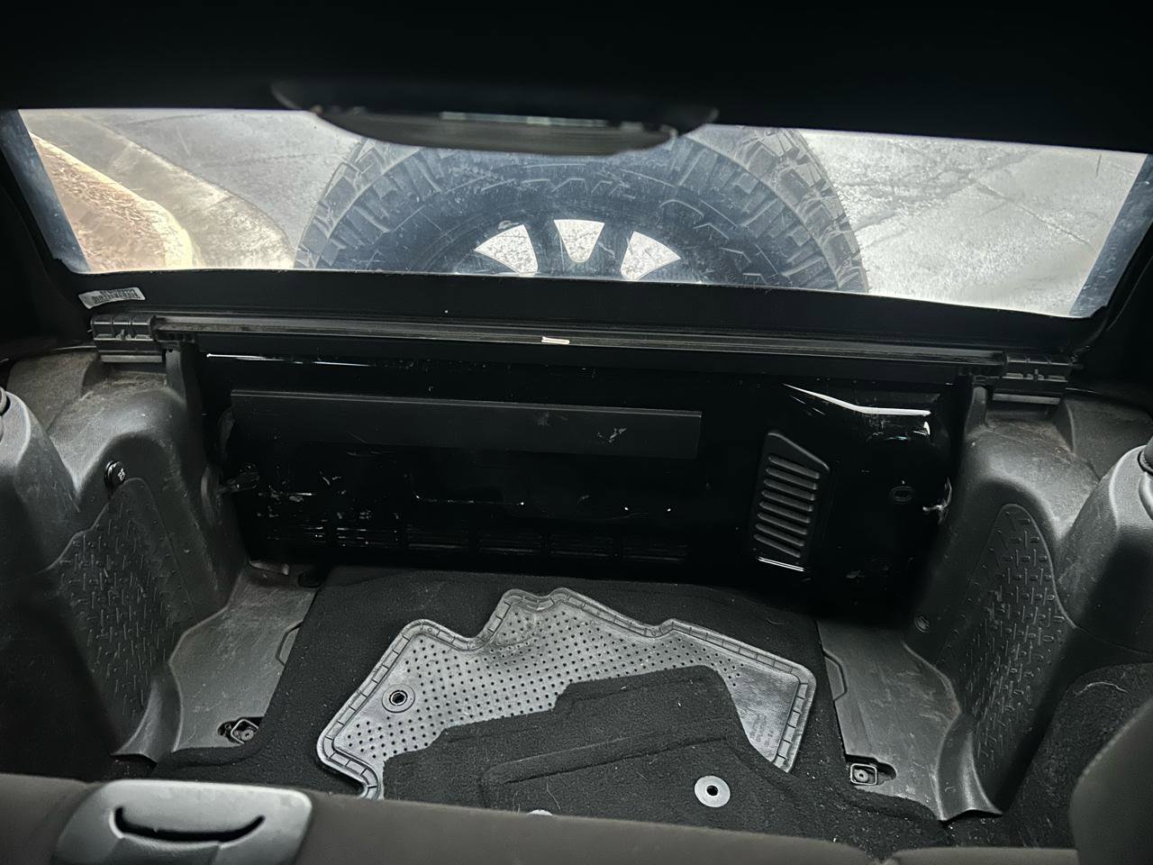 Used 2015 Jeep Wrangler Unlimited Rubicon w/ Connectivity Group AWD/4WD image 16