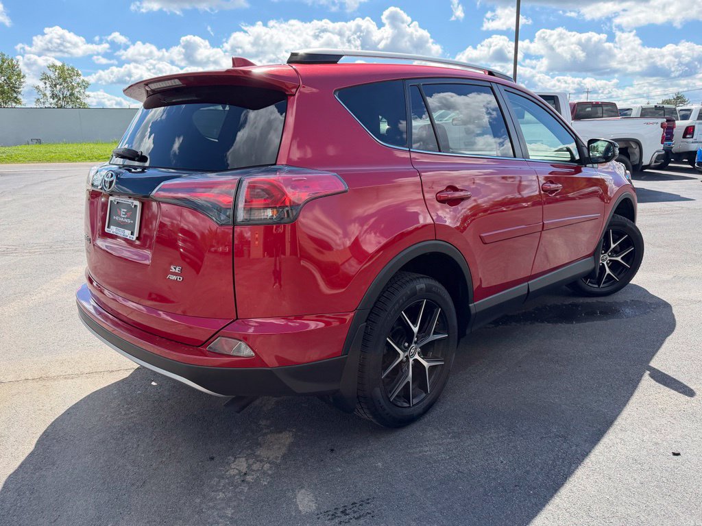 Used 2017 Toyota RAV4 SE AWD/4WD image 5