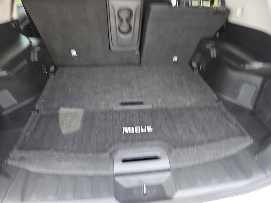 Used 2018 Nissan Rogue SV image 26