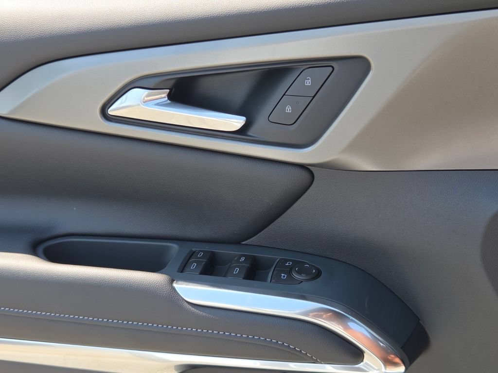 New 2027 Chevrolet Traverse LT w/ Sun and Wheel Package FWD image 25