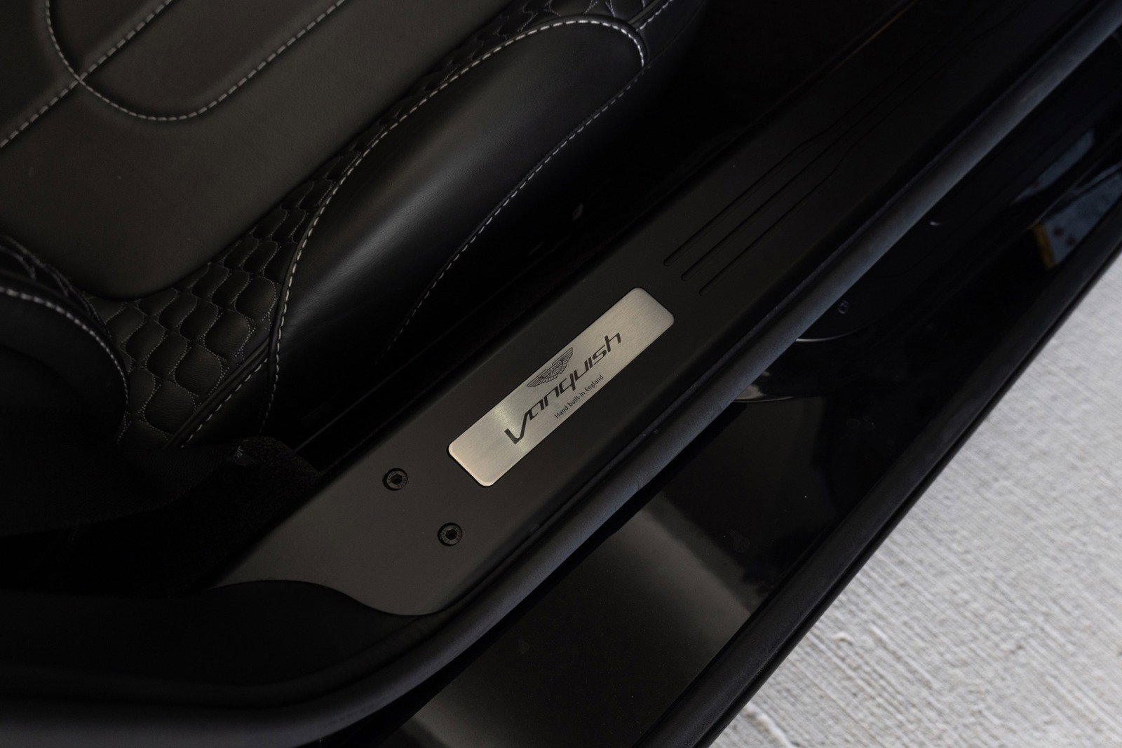 Used 2015 Aston Martin Vanquish Volante RWD image 46