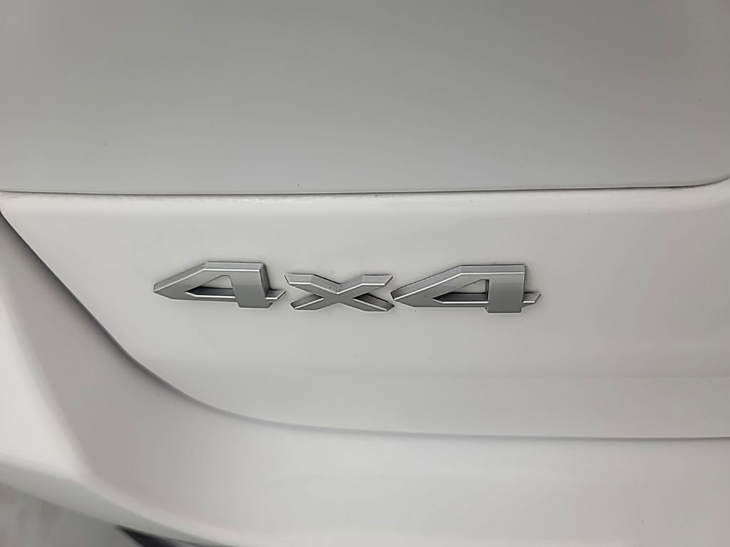 Used 2024 Jeep Grand Cherokee Laredo X image 11