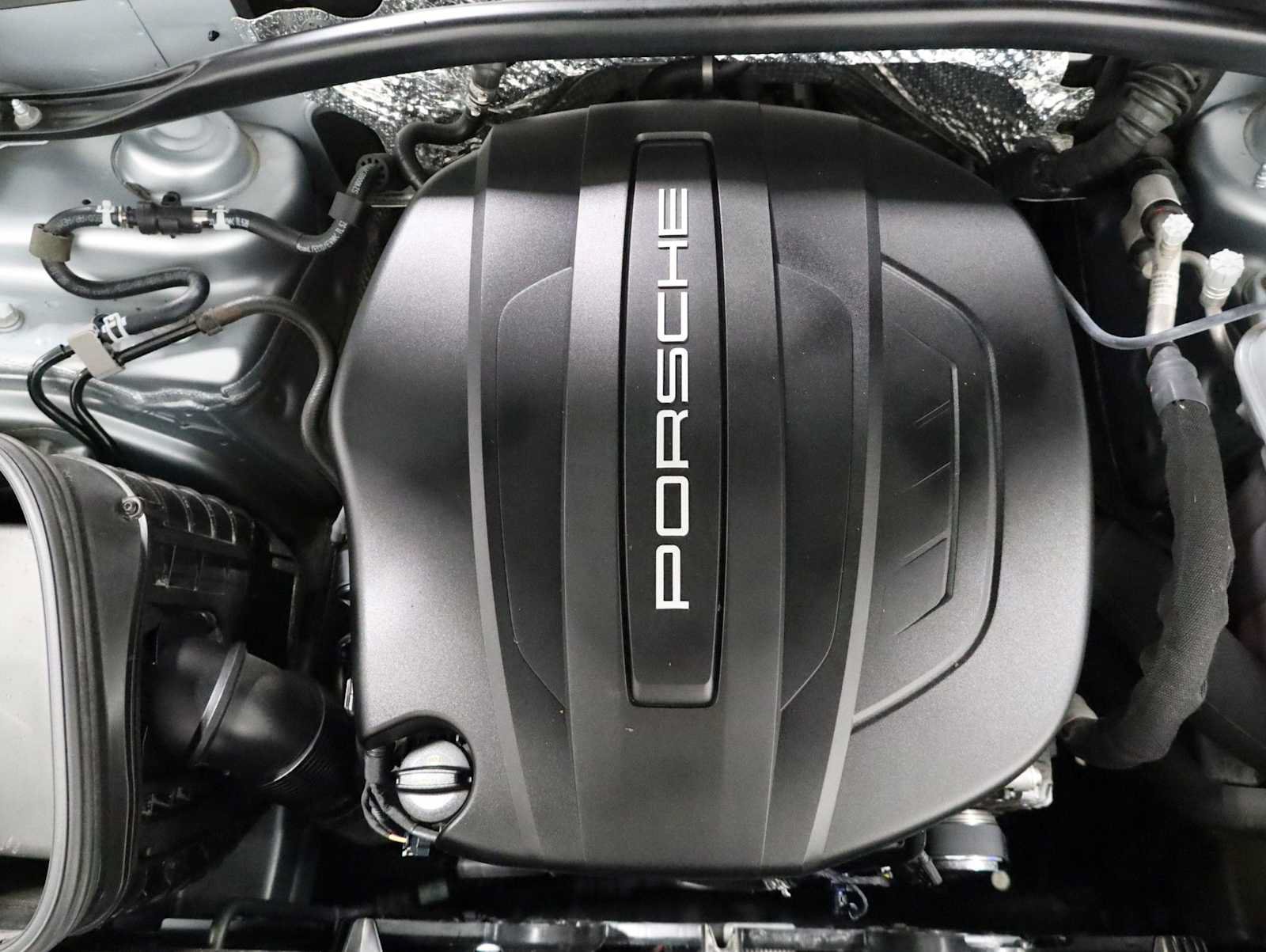 Used 2018 Porsche Macan AWD/4WD image 42