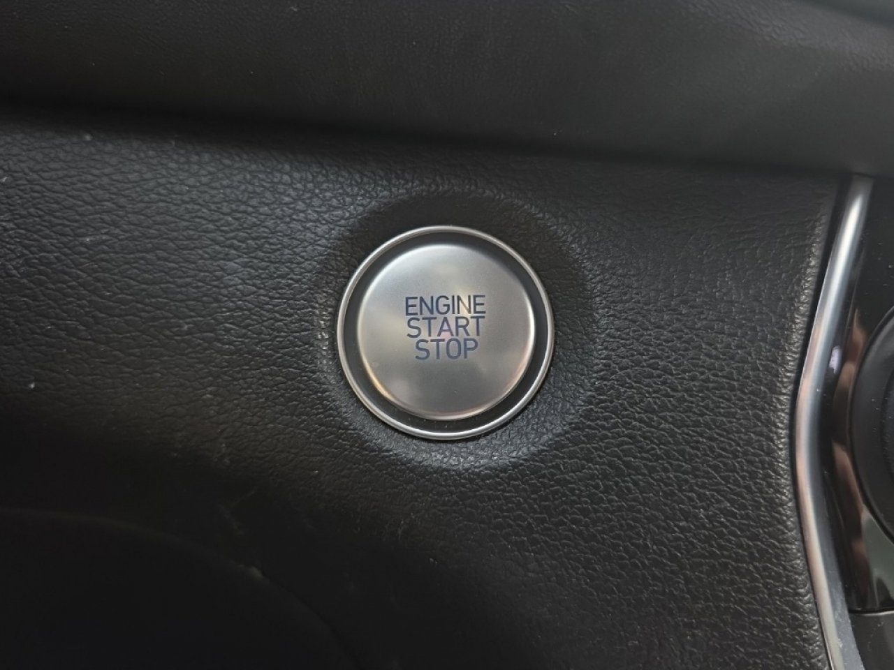 Used 2020 Hyundai Santa Fe SEL w/ Convenience Package image 28