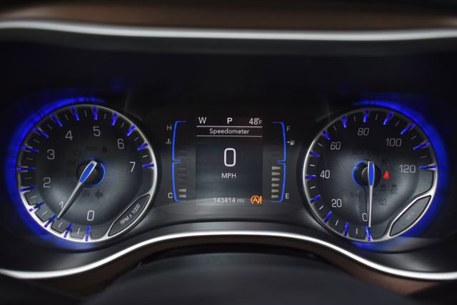 Used 2017 Chrysler Pacifica Touring-L w/ Tire & Wheel Group FWD image 19