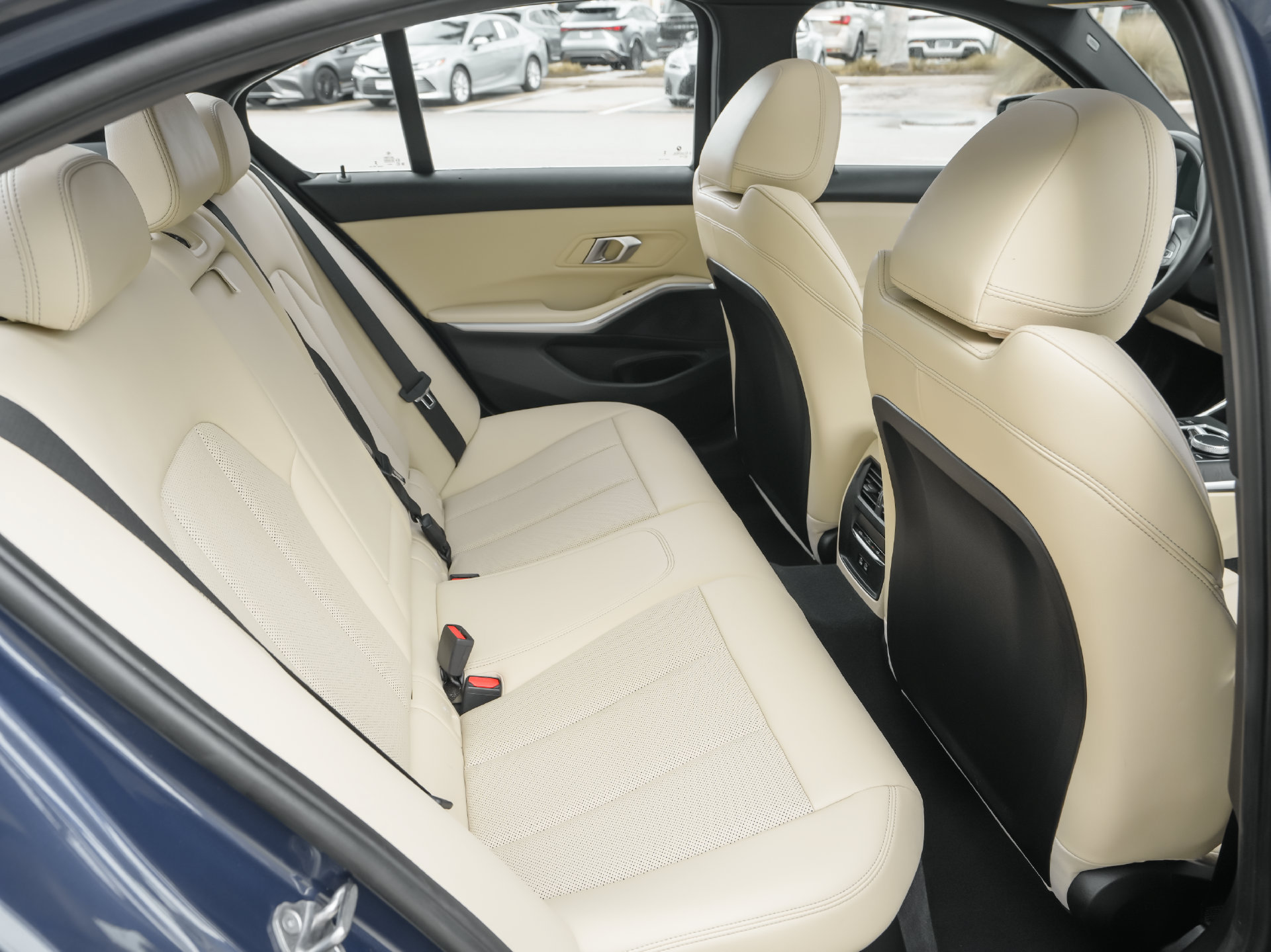 Used 2024 BMW 330i Sedan w/ Convenience Package RWD image 8