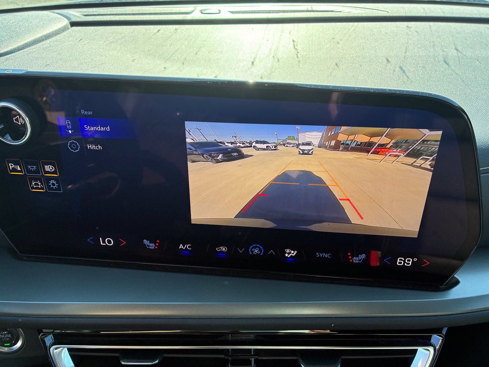 Used 2025 Chevrolet Traverse LT FWD image 7