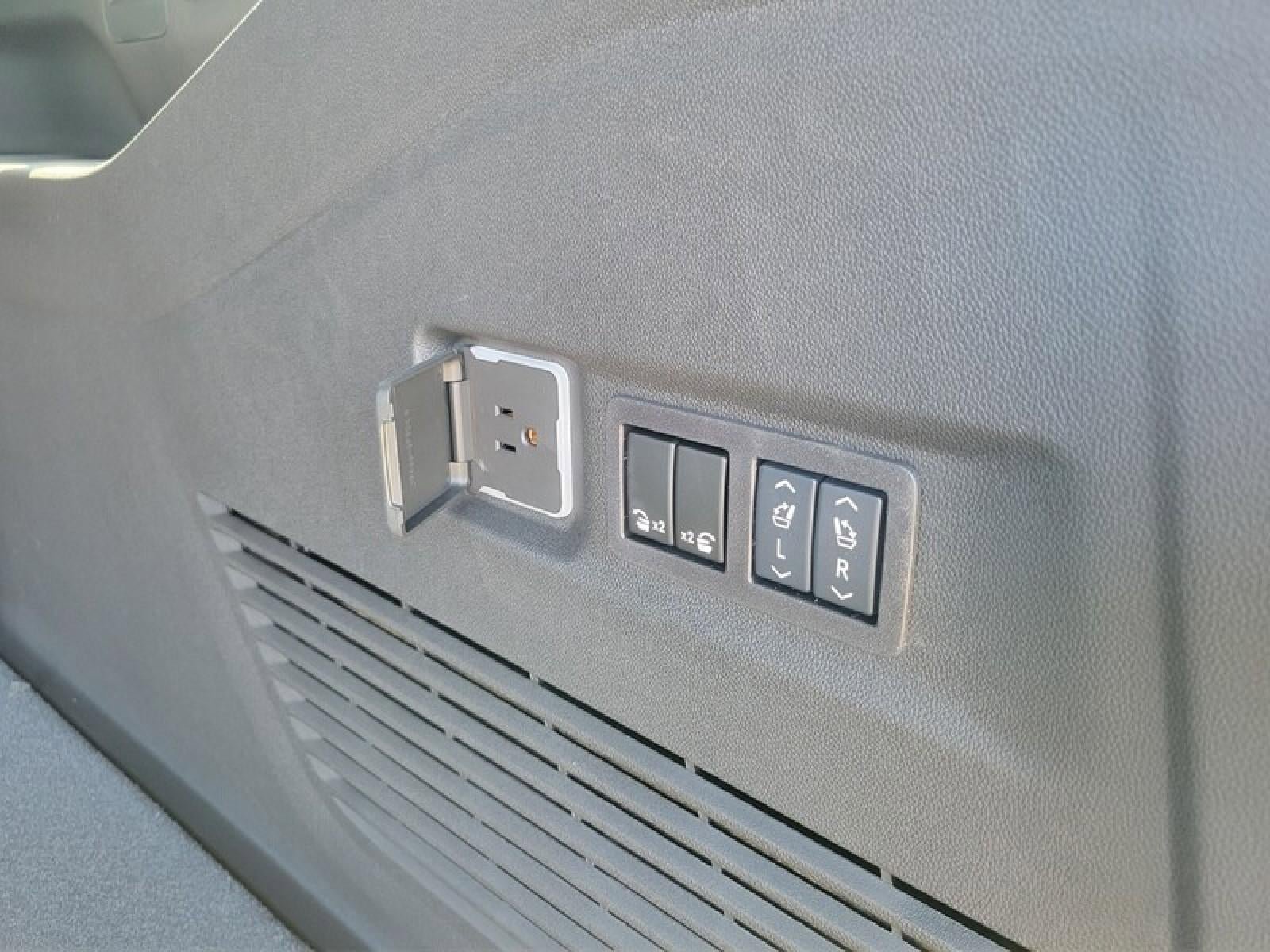 New 2026 GMC Yukon XL Elevation w/ Elevation Premium Package image 7
