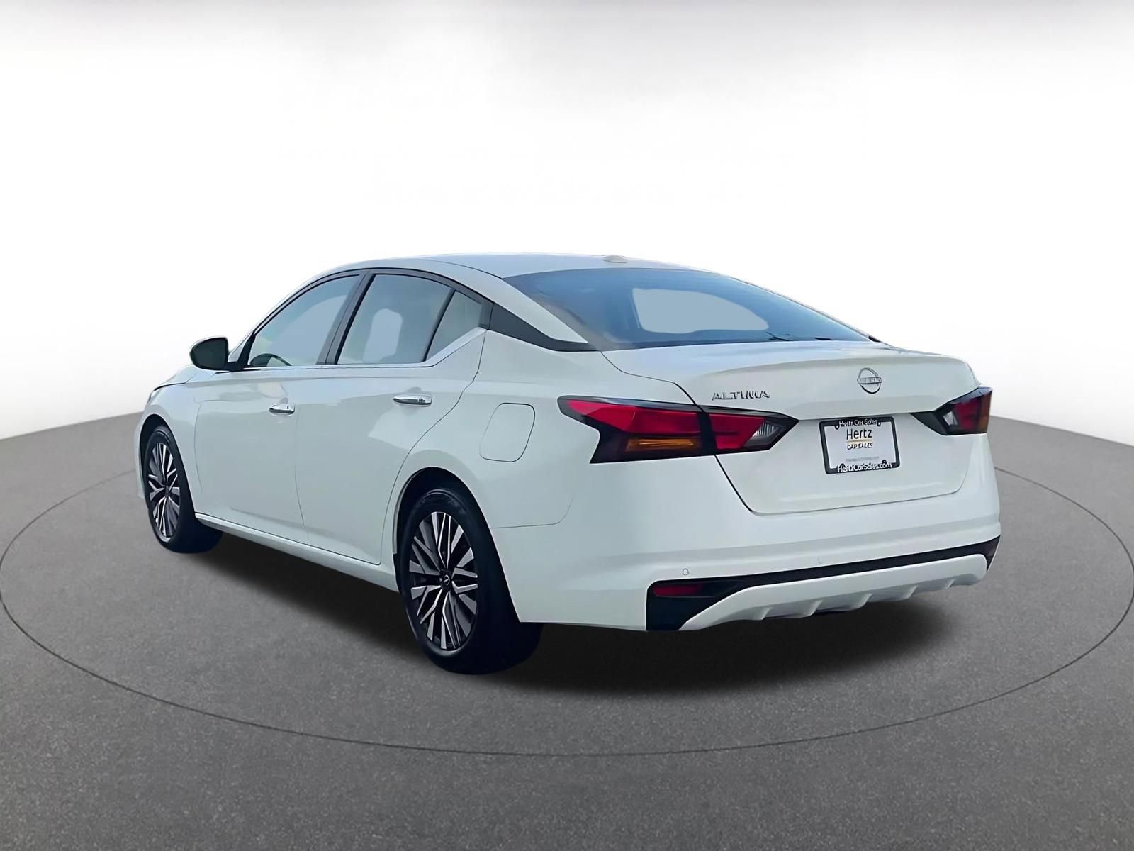 Used 2025 Nissan Altima 2.5 SV FWD image 11
