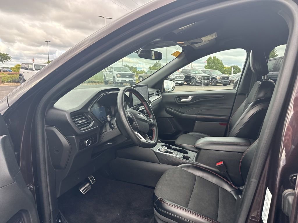 Used 2023 Ford Escape ST-Line w/ Tech Pack #1 AWD/4WD image 25