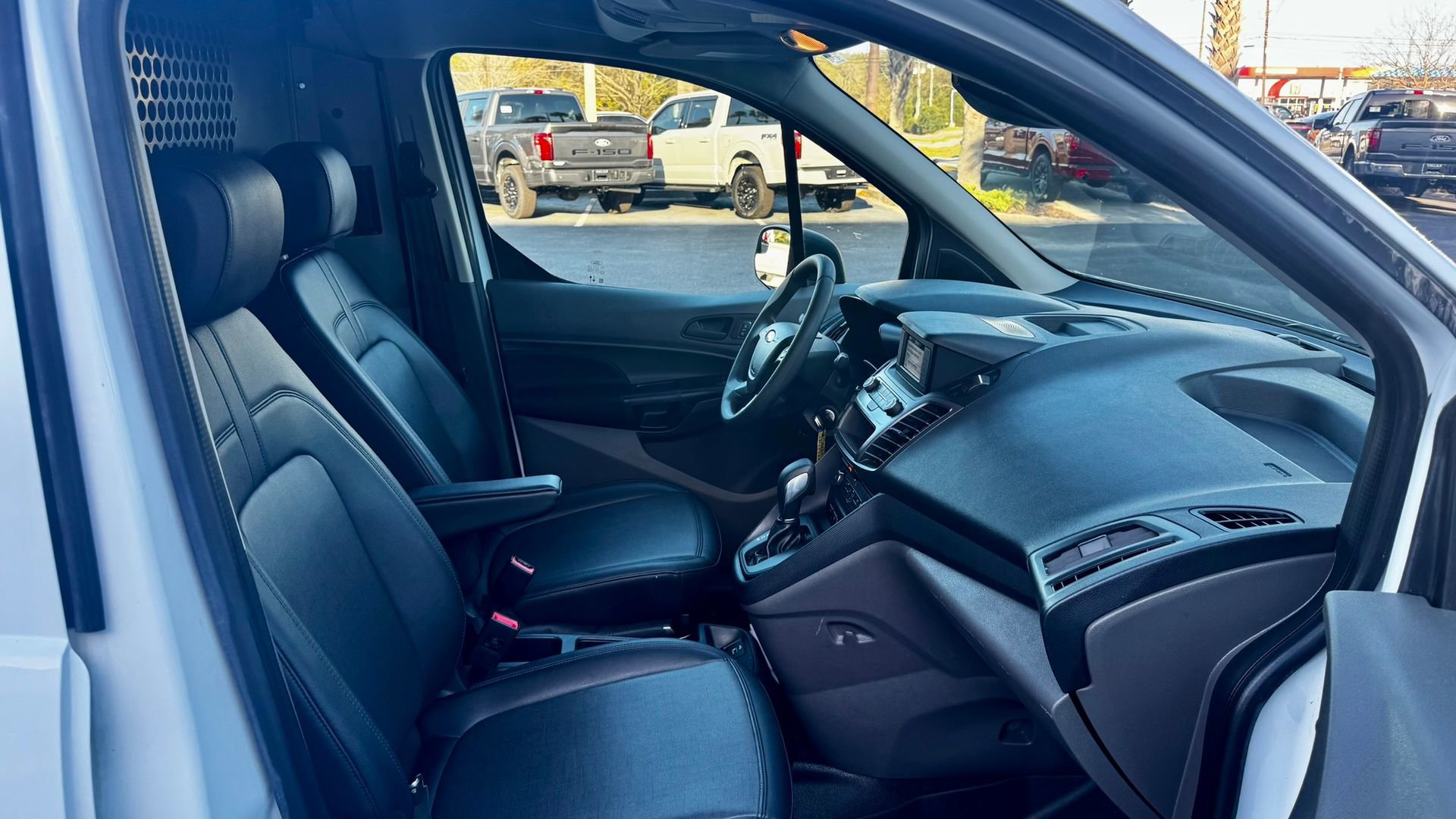 Used 2022 Ford Transit Connect XL image 7
