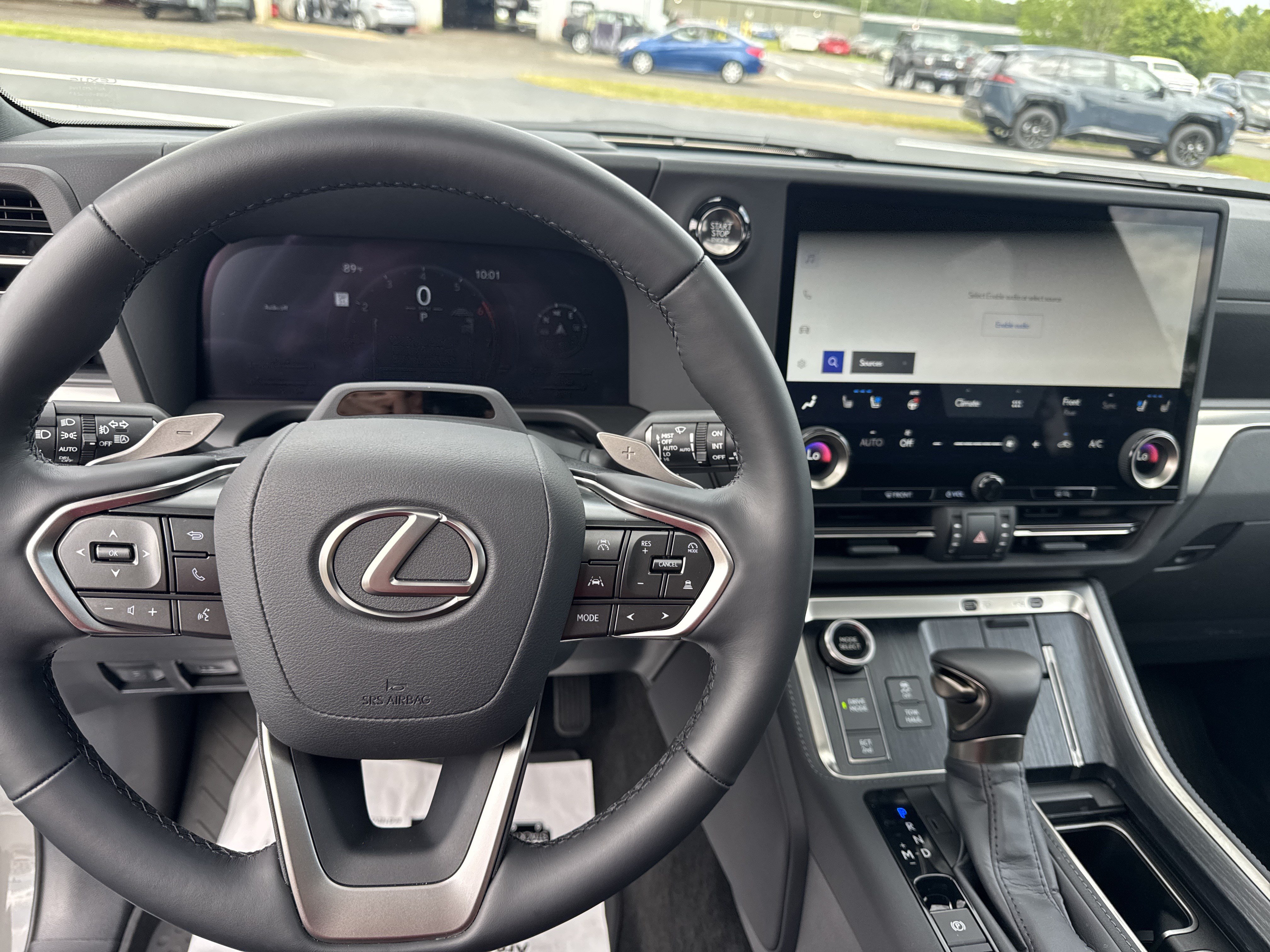 Used 2025 Lexus GX 550 w/ Accessory Package (2T) AWD/4WD image 18