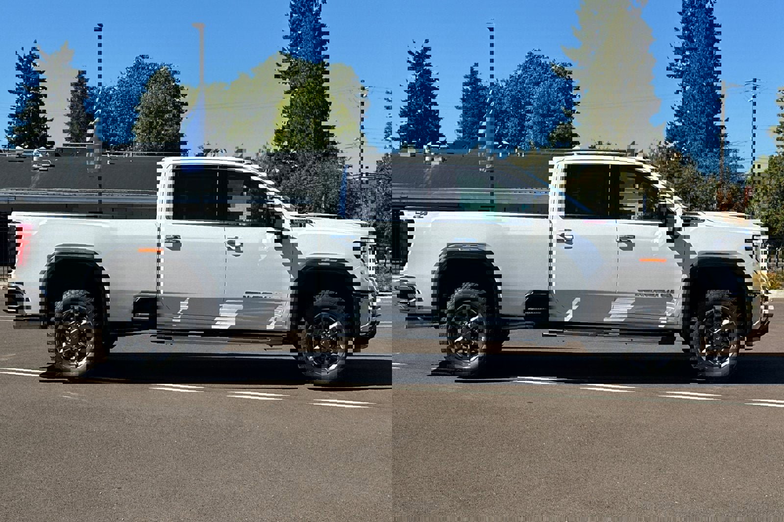 New 2026 GMC Sierra 3500 SLT w/ SLT Premium Package image 4