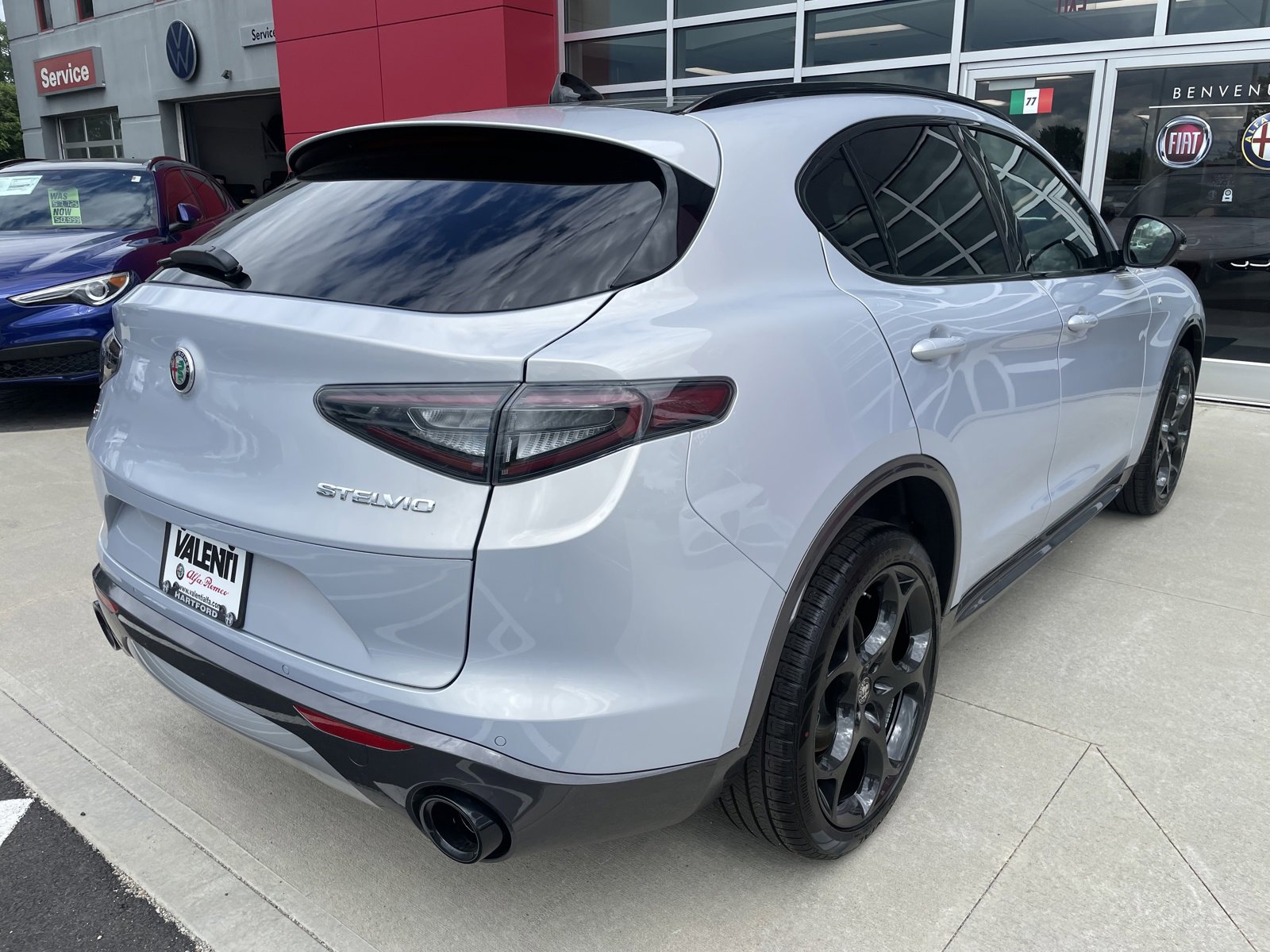 Used 2024 Alfa Romeo Stelvio Ti w/ Performance Driving Package image 10