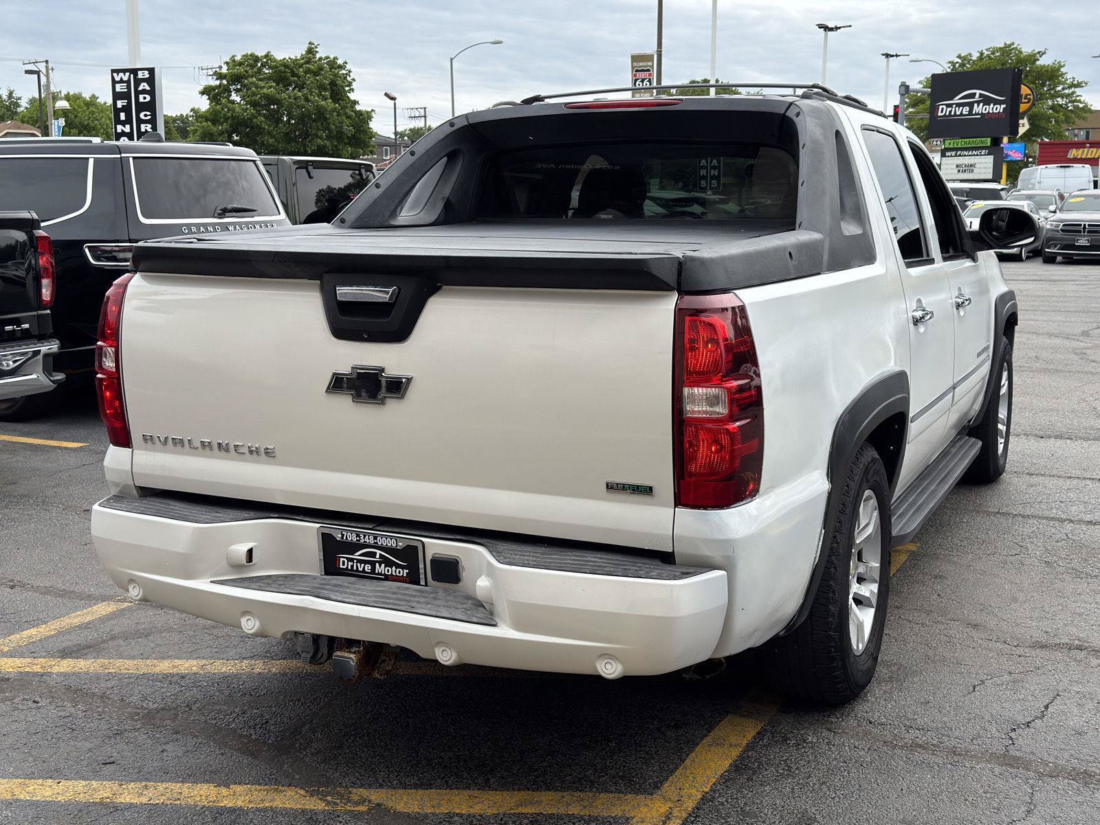 Used 2011 Chevrolet Avalanche LTZ AWD/4WD image 7