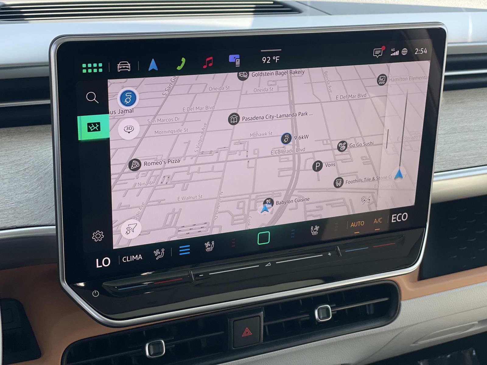 Certified 2025 Volkswagen ID. Buzz Pro S Plus AWD/4WD image 15
