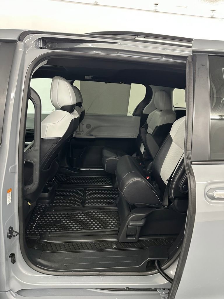 Used 2025 Toyota Sienna XSE image 26