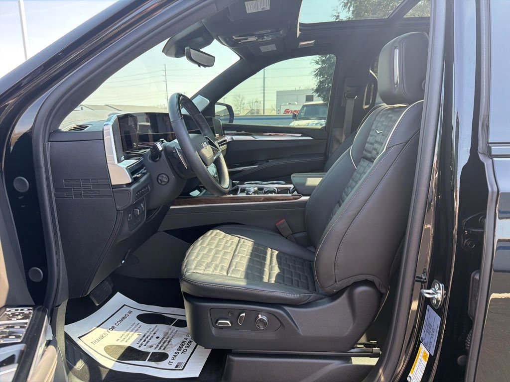 Used 2025 Cadillac Escalade ESV Sport Platinum image 17