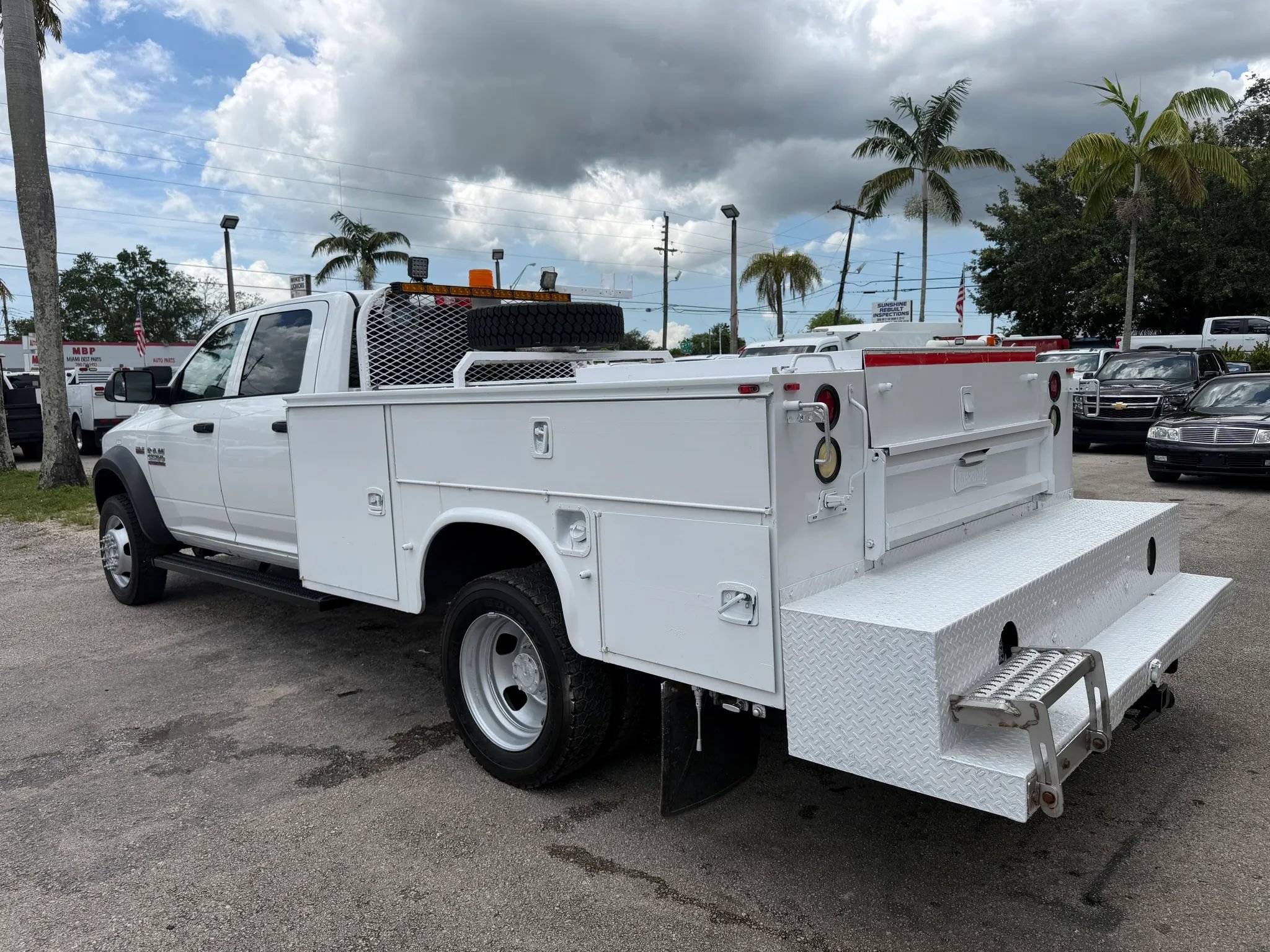 Used 2017 RAM 5500 4x4 Crew Cab Tradesman w/ Payload Upgrade Package image 2