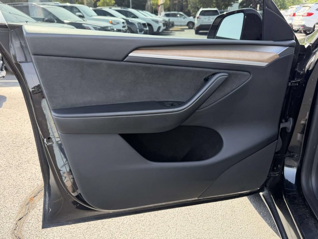 Used 2024 Tesla Model Y Long Range AWD/4WD image 16