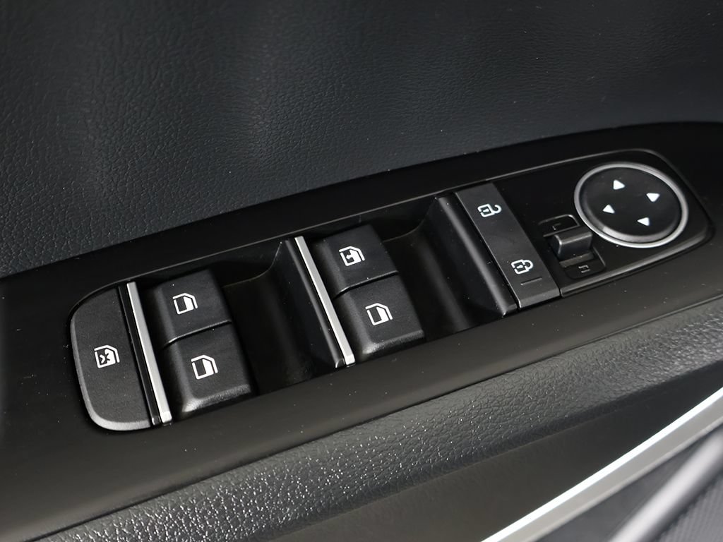 Used 2025 Kia Soul LX w/ LX Technology Package FWD image 34
