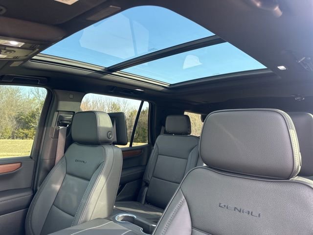 Used 2025 GMC Yukon Denali w/ Denali Reserve Package image 27
