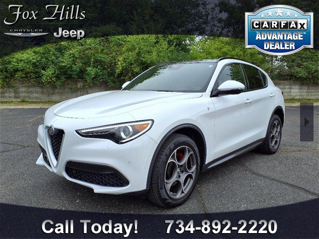 Used 2023 Alfa Romeo Stelvio Ti image 3