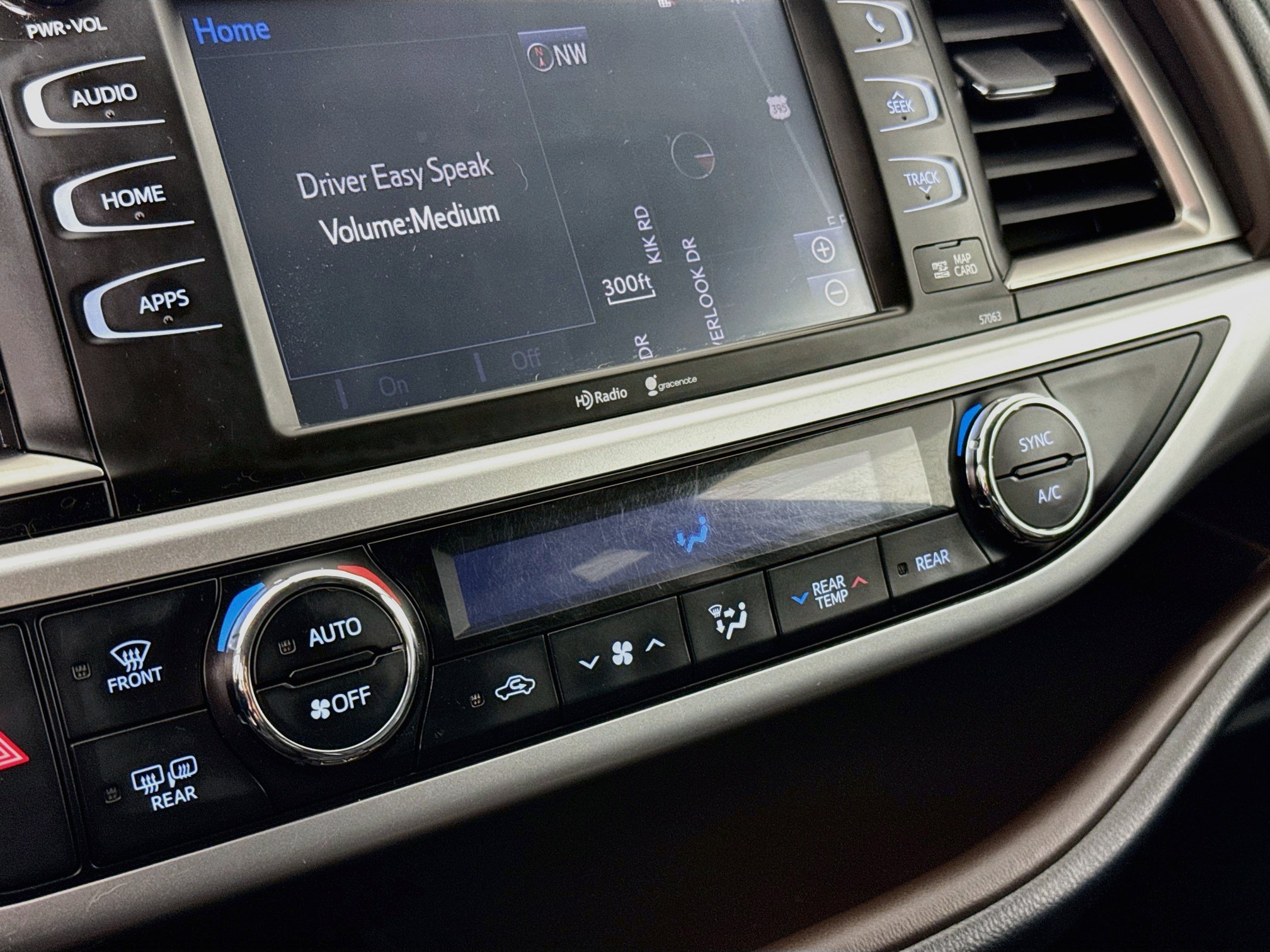 Used 2015 Toyota Highlander XLE AWD/4WD image 17