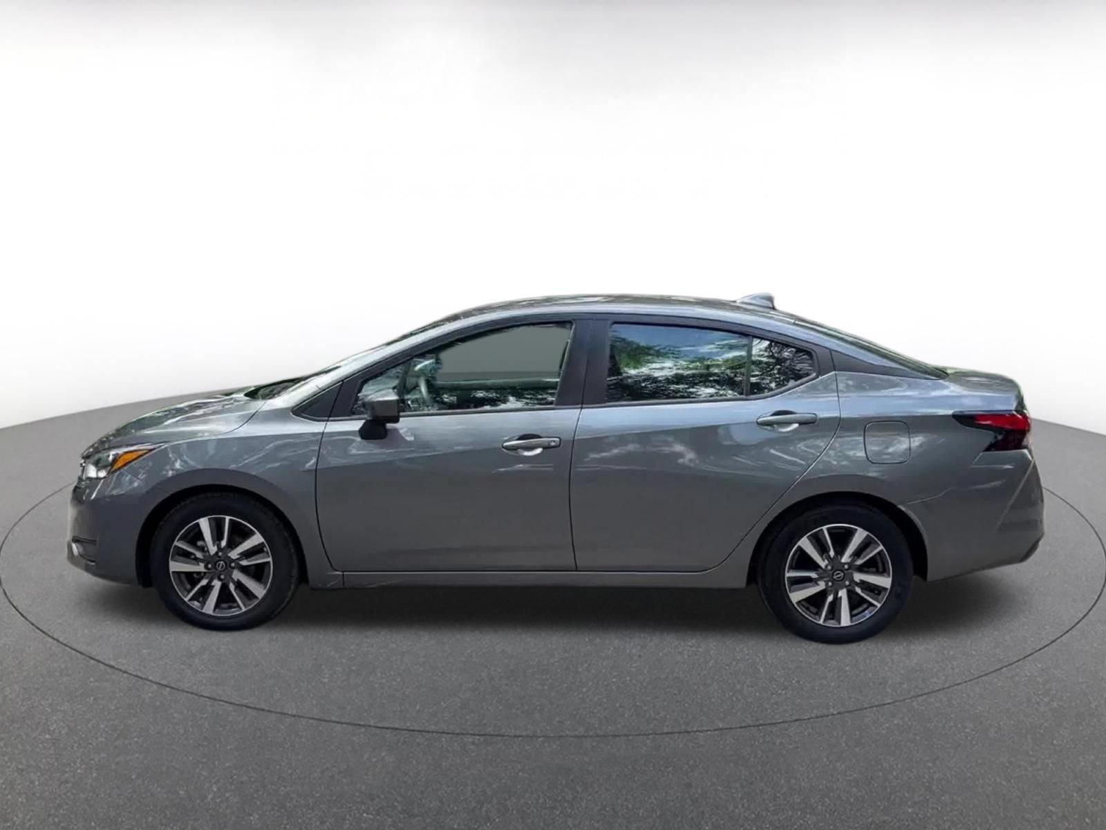 Used 2025 Nissan Versa SV FWD image 8