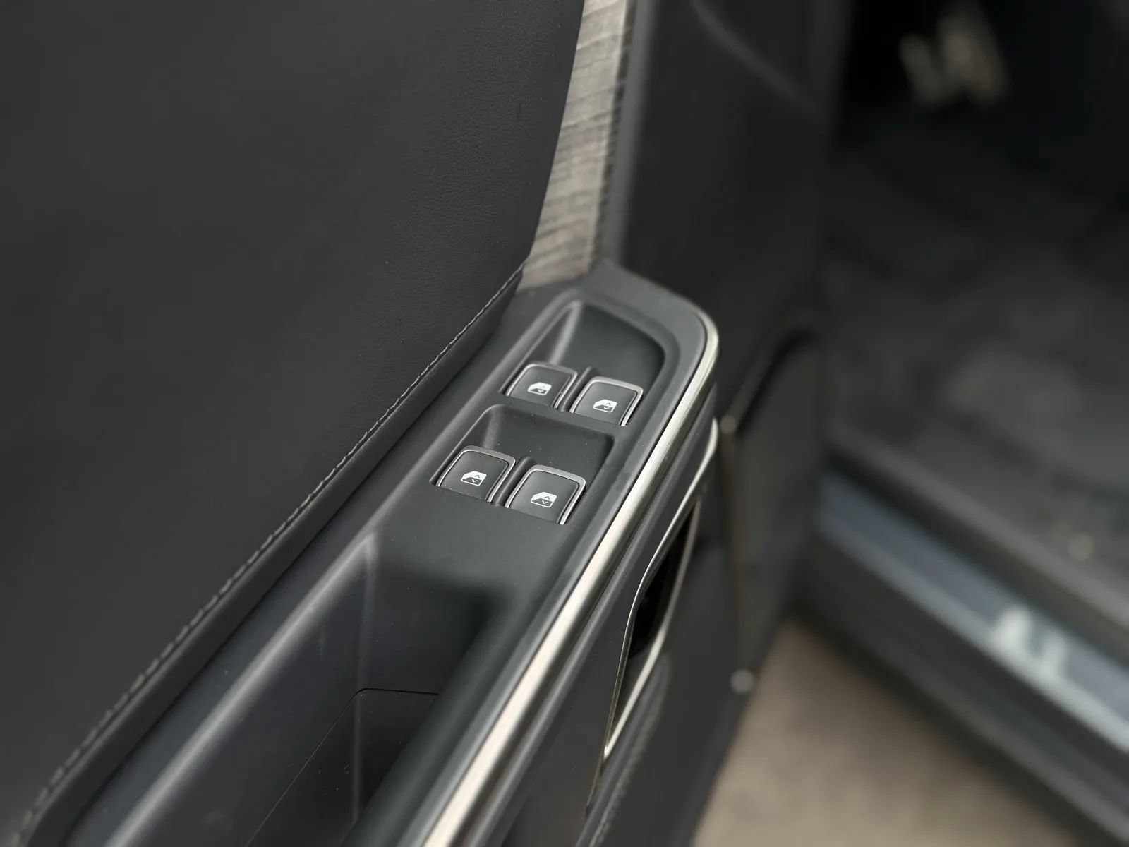 Used 2022 Rivian R1S Launch Edition Quad AWD/4WD image 28